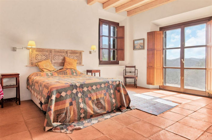 Image No.26-5 Bed Property for sale