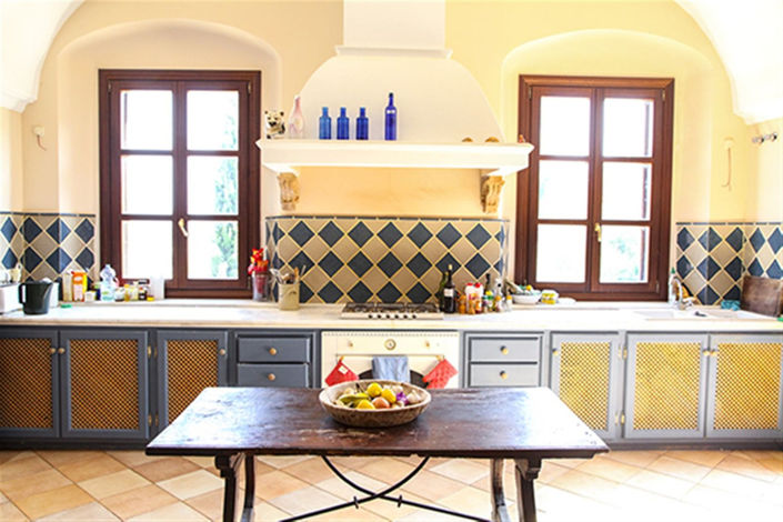 Image No.9-5 Bed Property for sale