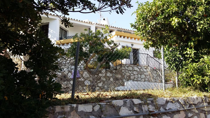 Image No.1-4 Bed Villa / Detached for sale