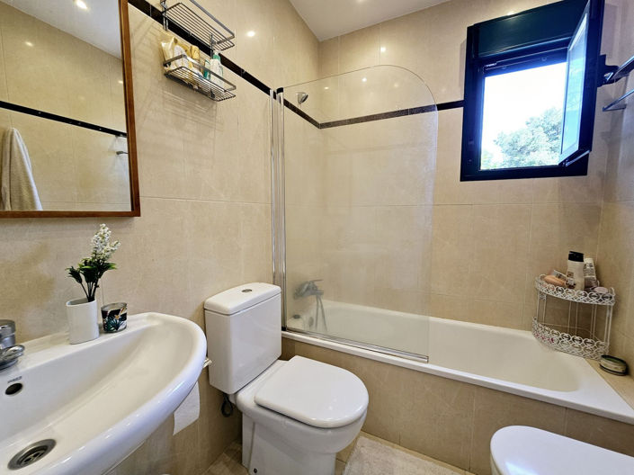 Image No.20-2 Bed Property for sale