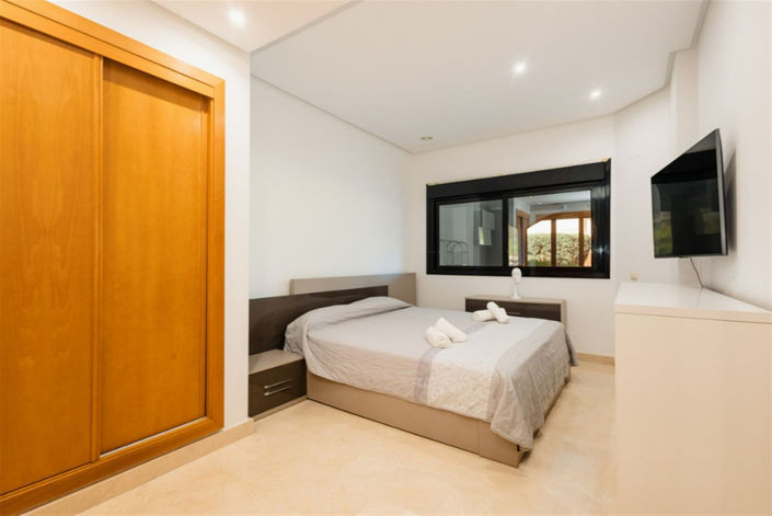 Image No.12-2 Bed Property for sale