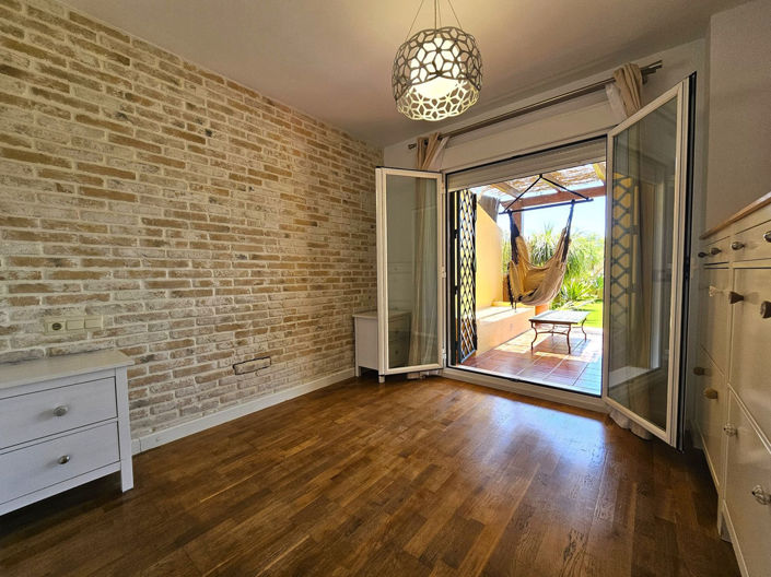 Image No.11-2 Bed Property for sale