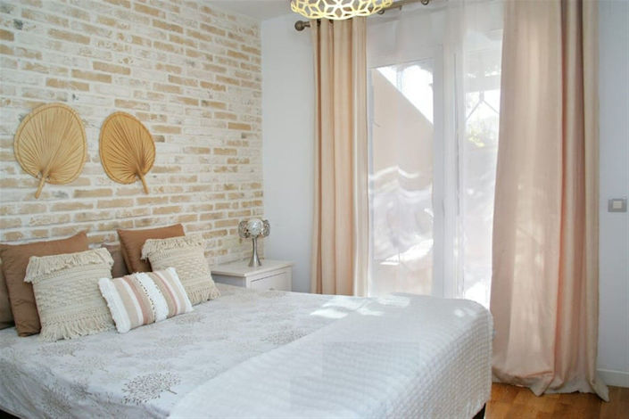 Image No.12-2 Bed Property for sale