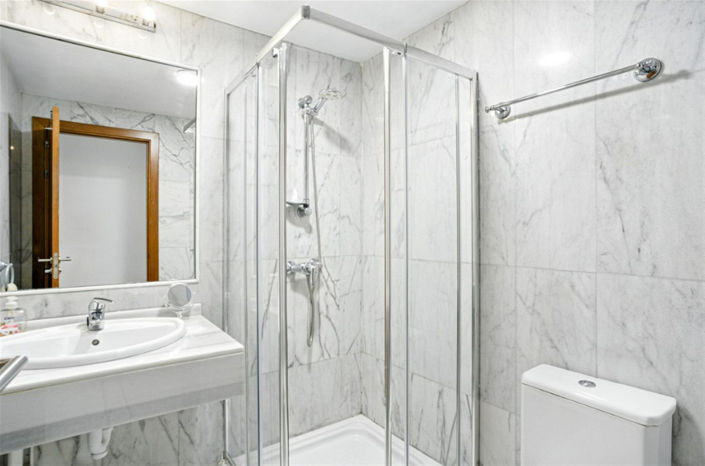 Image No.11-3 Bed Property for sale