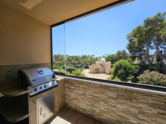 Image No.10-3 Bed Property for sale