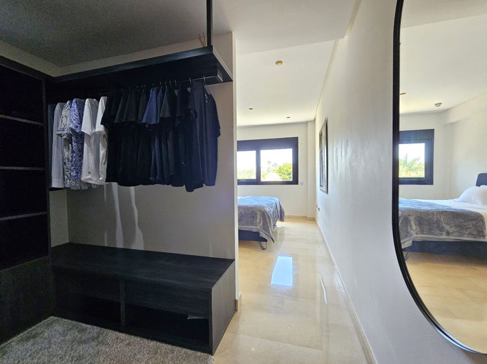 Image No.12-3 Bed Property for sale