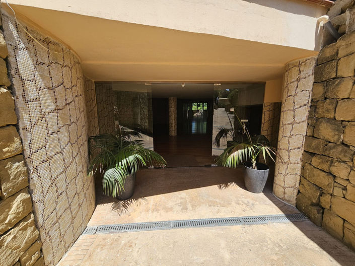 Image No.29-3 Bed Property for sale