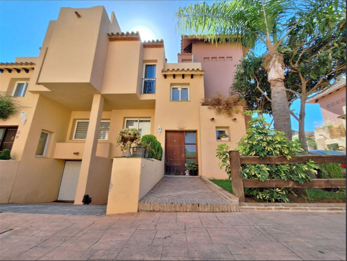 Image No.1-4 Bed Property for sale