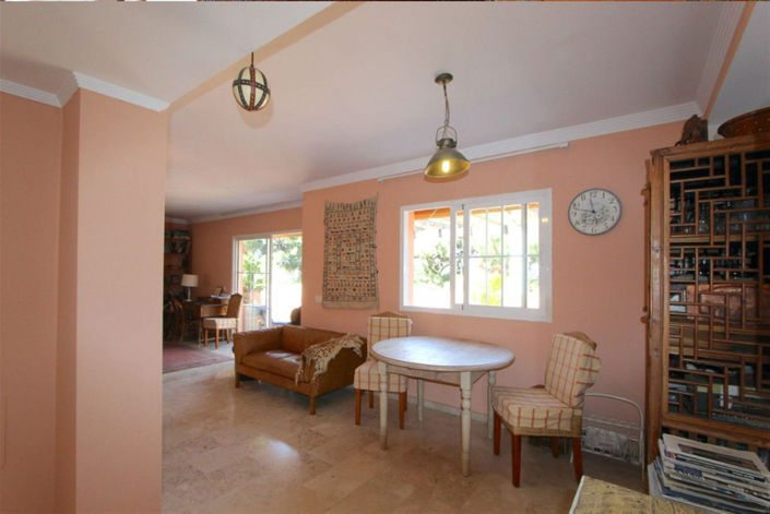 Image No.10-2 Bed Property for sale