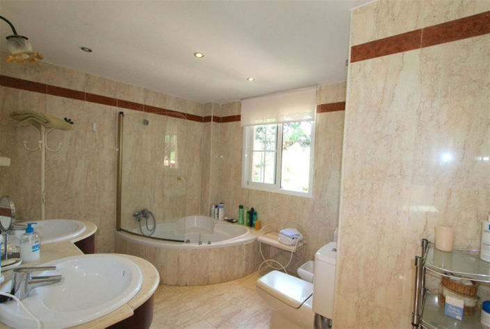 Image No.19-2 Bed Property for sale