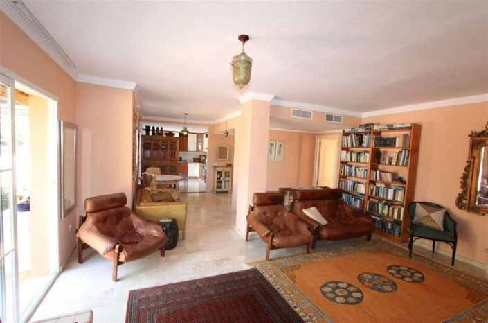 Image No.9-2 Bed Property for sale