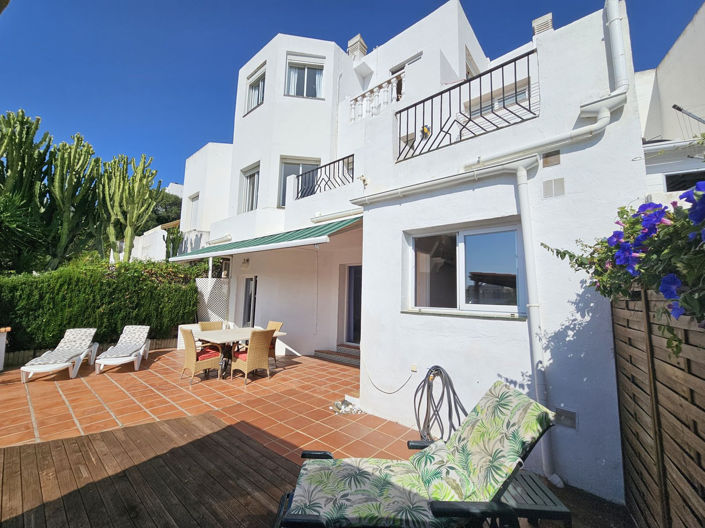 Image No.15-3 Bed Property for sale