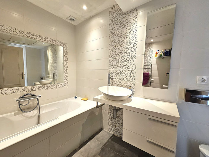 Image No.20-3 Bed Property for sale