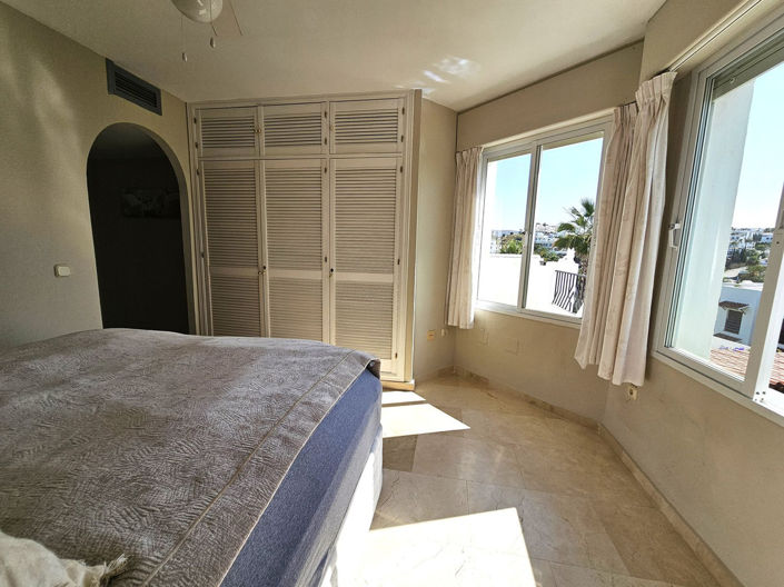 Image No.22-3 Bed Property for sale