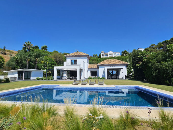 Image No.1-4 Bed Property for sale