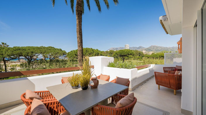 Image No.1-6 Bed Property for sale