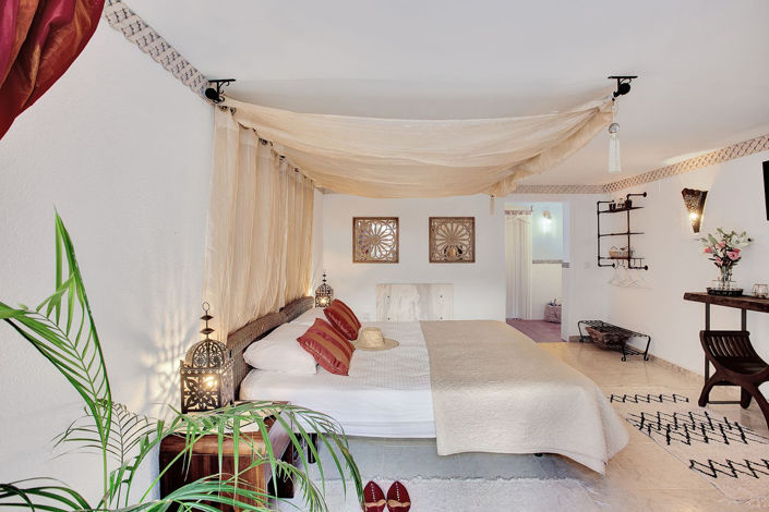 Image No.14-6 Bed Property for sale