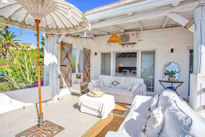 Image No.22-6 Bed Property for sale