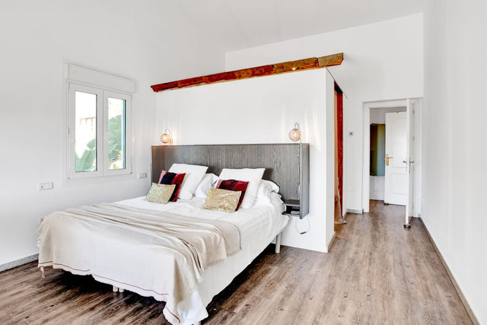 Image No.24-6 Bed Property for sale