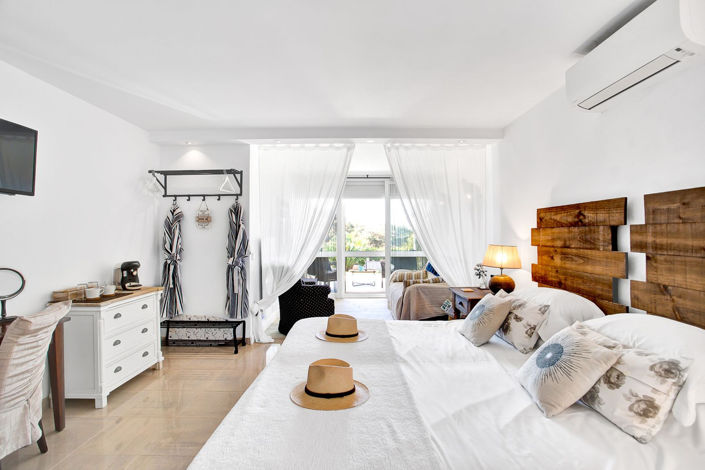 Image No.28-6 Bed Property for sale