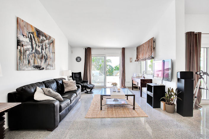 Image No.33-6 Bed Property for sale