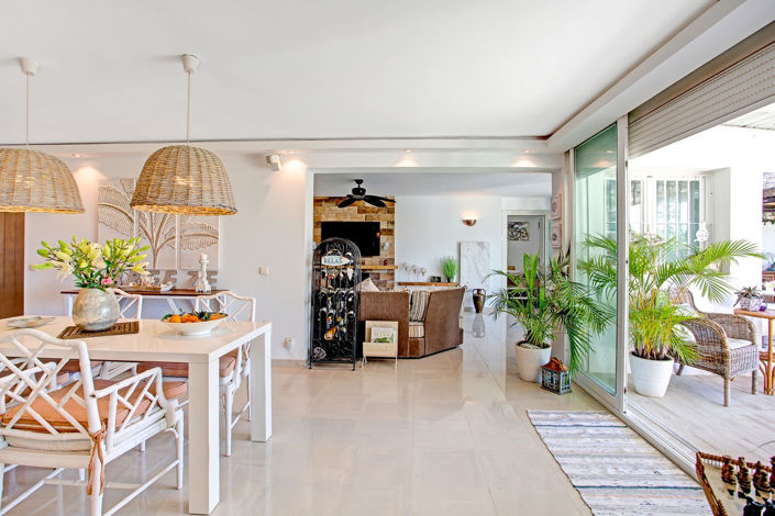 Image No.8-6 Bed Property for sale