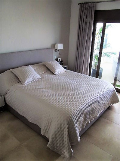 Image No.18-2 Bed Property for sale