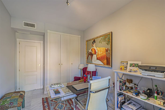 Image No.20-4 Bed Property for sale