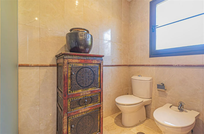 Image No.23-4 Bed Property for sale