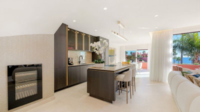 10-bb915d1cb19341576dcdc994b81ab9c5