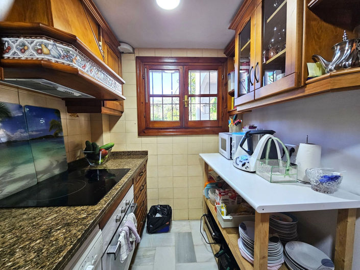 Image No.10-3 Bed Property for sale