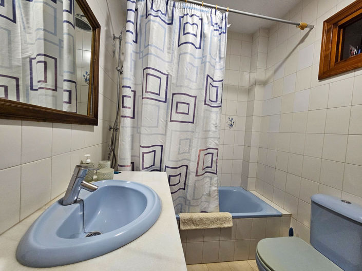 Image No.18-3 Bed Property for sale