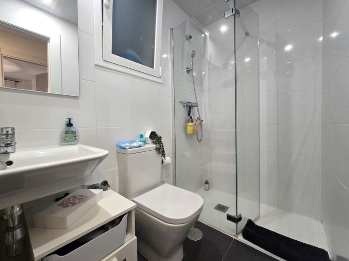 Image No.16-2 Bed Property for sale