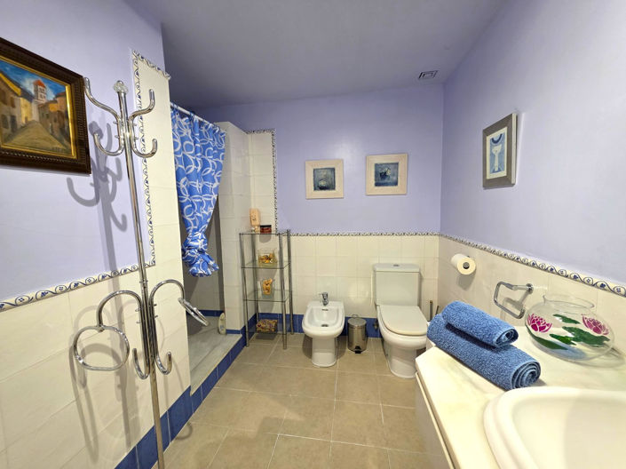 Image No.17-2 Bed Property for sale