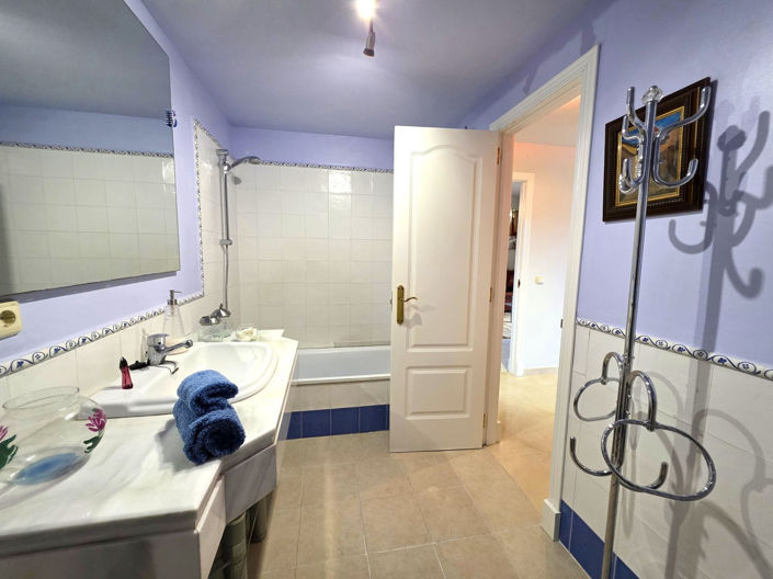 Image No.18-2 Bed Property for sale