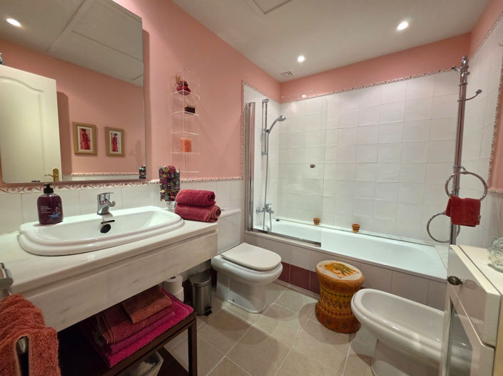 Image No.21-2 Bed Property for sale