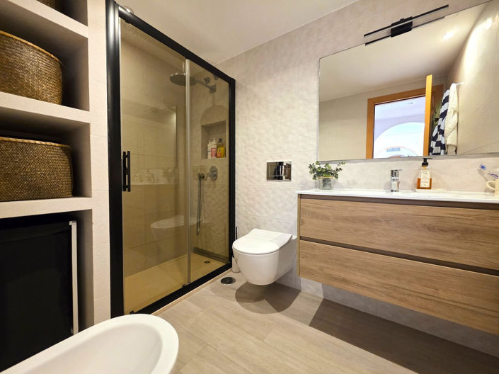 Image No.13-2 Bed Property for sale