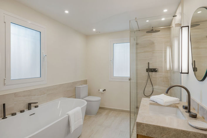 Image No.15-3 Bed Property for sale