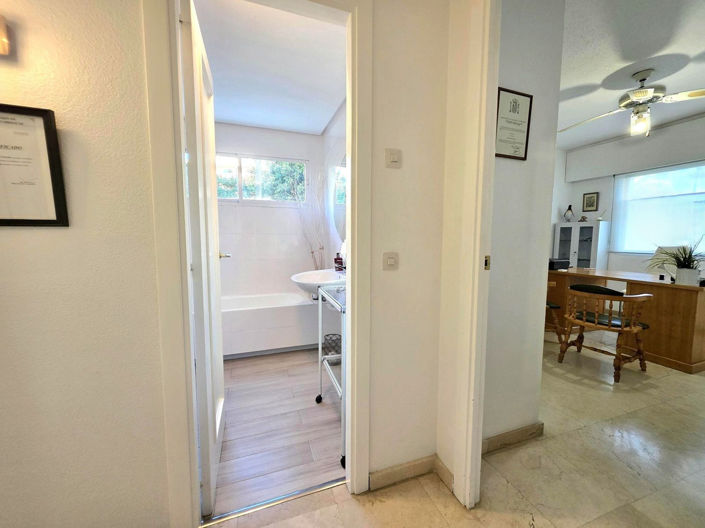 Image No.12-2 Bed Property for sale