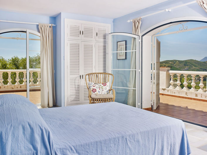 Image No.10-5 Bed Property for sale