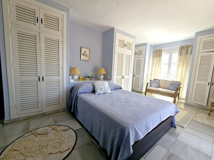 Image No.11-5 Bed Property for sale