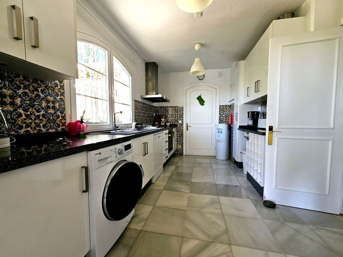 Image No.13-5 Bed Property for sale