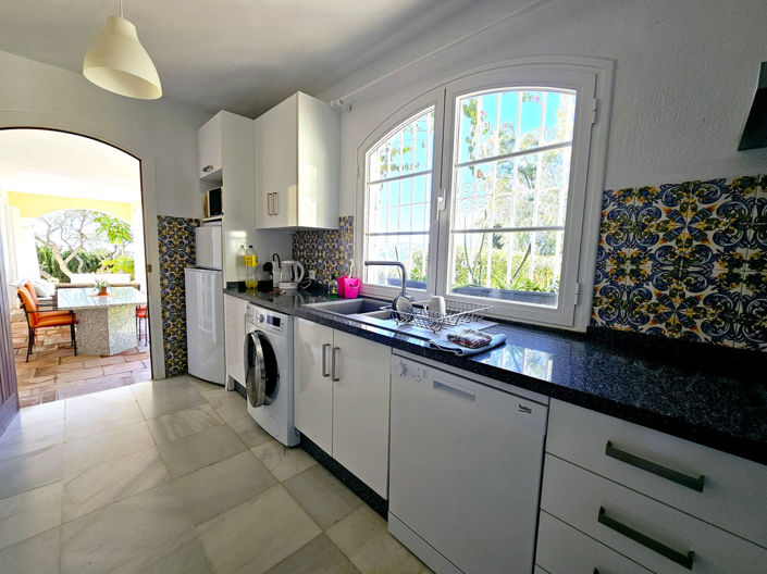 Image No.14-5 Bed Property for sale