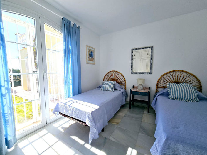 Image No.15-5 Bed Property for sale