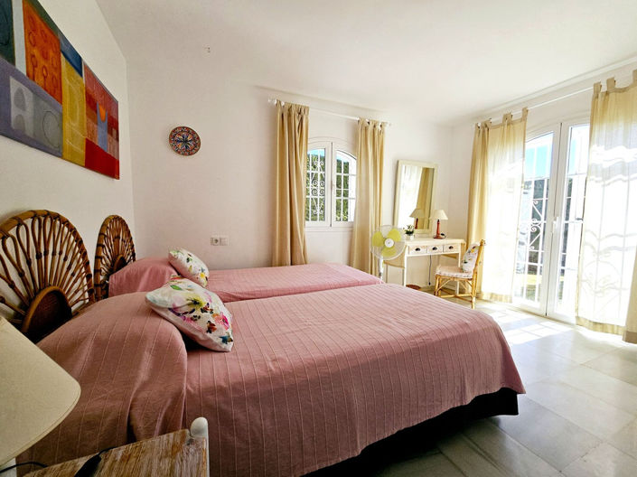 Image No.17-5 Bed Property for sale