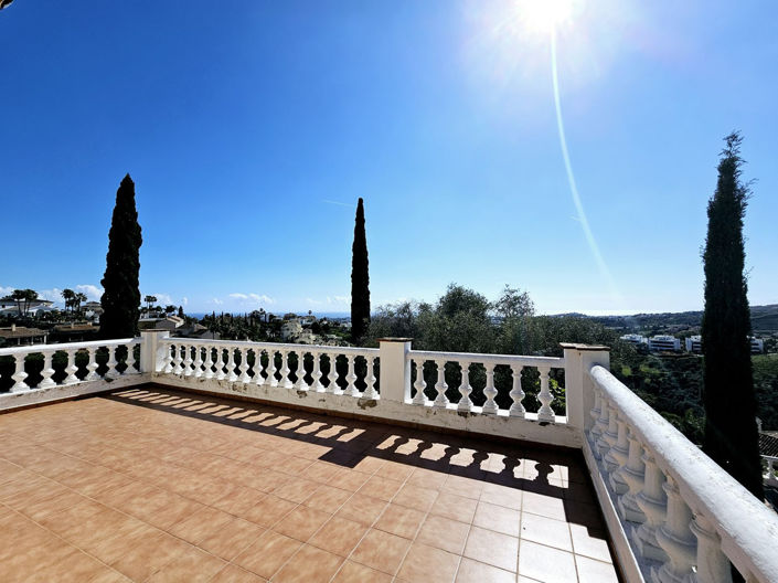 Image No.20-5 Bed Property for sale