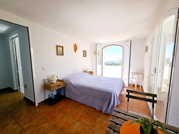 Image No.28-5 Bed Property for sale