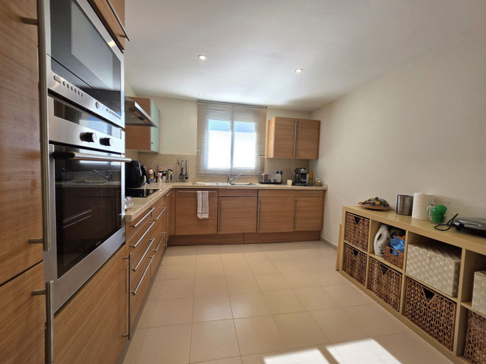 Image No.11-2 Bed Property for sale