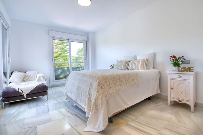 Image No.12-3 Bed Property for sale