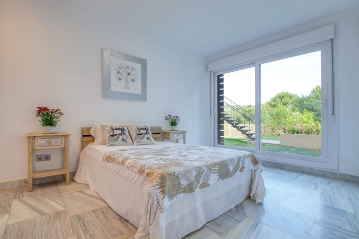 Image No.15-3 Bed Property for sale
